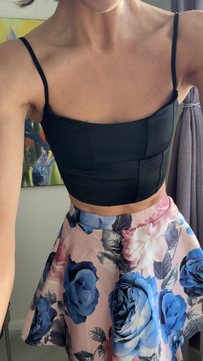 Ms_Emmy_Lynn: Skirt Satin Mengusik Tanpa Seluar Dalam