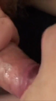 私の妻は、誰もが彼女を見ている間、性交するのが好きです