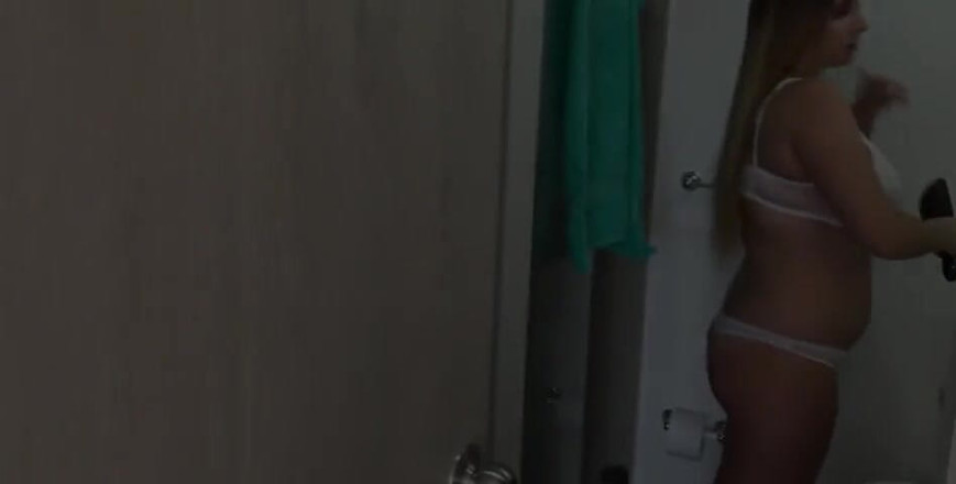 Ivana Montana: Lieve milf wordt geneukt door haar geile stiefzoon