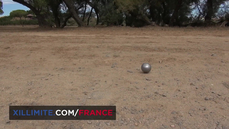 Made In France: 美しいブルネットが主導権を握る