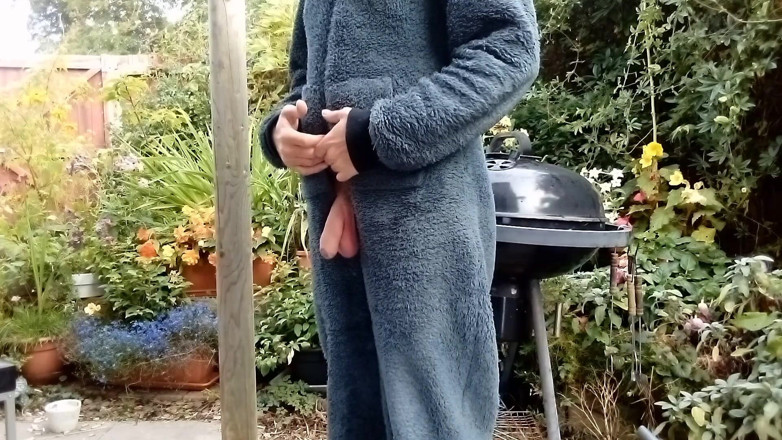 Rockardglans: Rockardglans Outdoor Onesie Wank for Neighbors