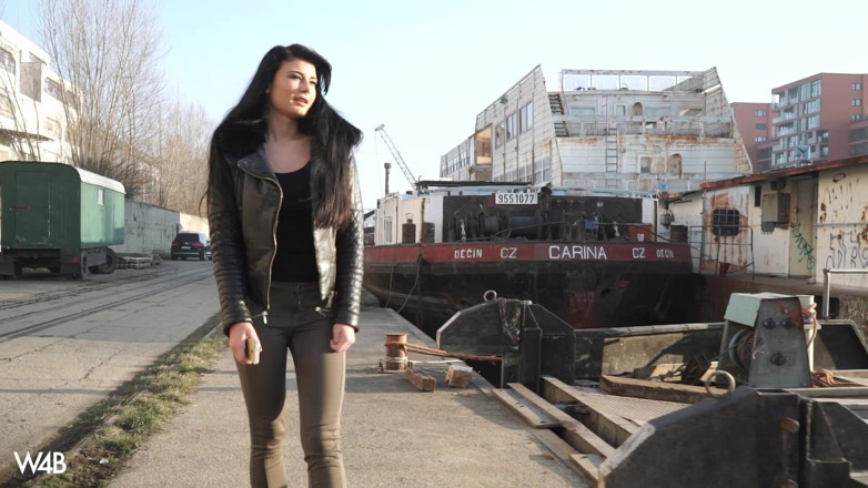 Watch4beauty: Dansar Lucy