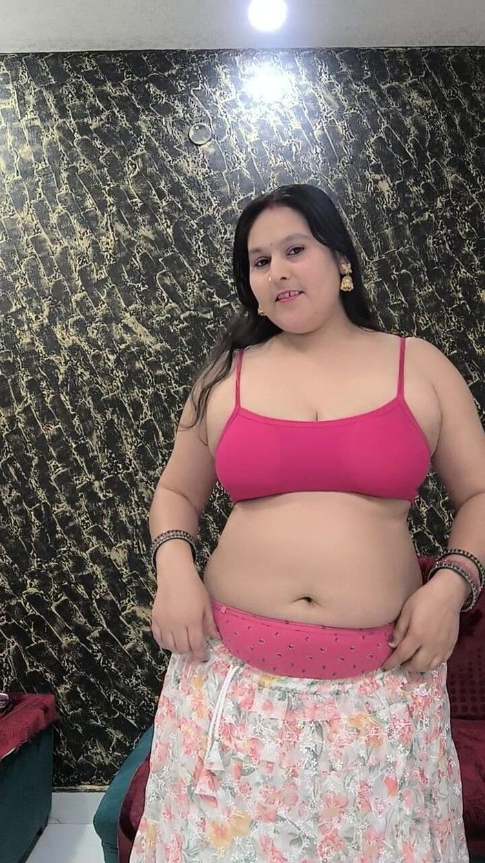 Puja555: Puja bhabhi fingert rosa muschi