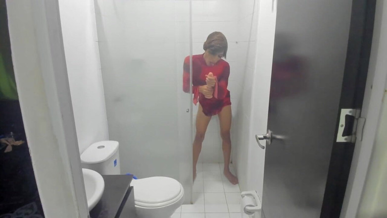 Gigi Prince: Colombian Femboy Juicy Ass Twerk Dengan Dildo Di Bilik Mandi