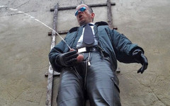 GERMANE_XL: Poliziotto di pelle 15