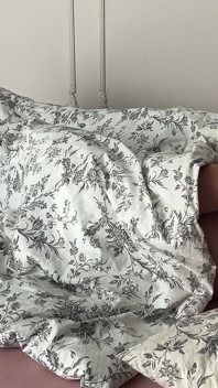 Blowjob pagi yang bagus kemuliaan dan pancutan mani dalam mulut