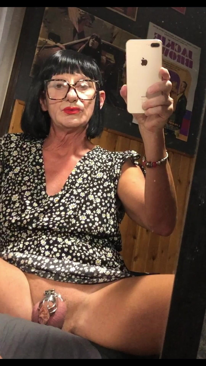 Andreina Naty: Jugando al tonto en mi pequeña habitación