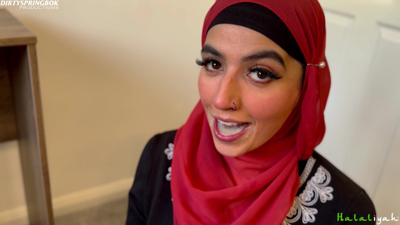 Aaliyah Yasin: Aaliyah Yasin пытается не глотать сперму своего сводного брата