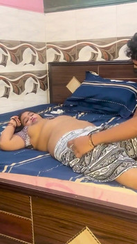 Chachi Ka Moot Nikala Chudai Me - Chachi Vídeo Sexual Caliente De Chachi Chudai Vídeo En Hindi