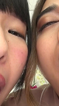 Arisu Mizushima vs Aysha Yuzuki - Špinavý dech, lízání nosu a plivat bitva uvnitř bez poskvrněných lázní