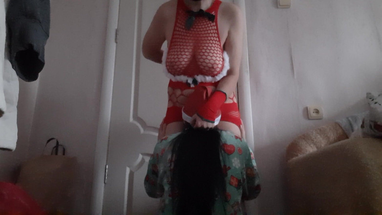 Lesbian-illusion: Di malam natal, di pesta kostum, snow maiden ngentot mulut...