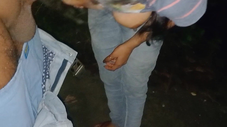 NikiRathod: Combinație de sex pe la spate și muie în junglă