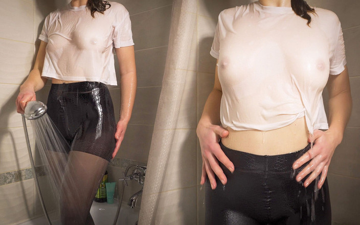 Teasecombo 4K: Teen amatérka v mokrém tričku a punčochách se sprchuje v...