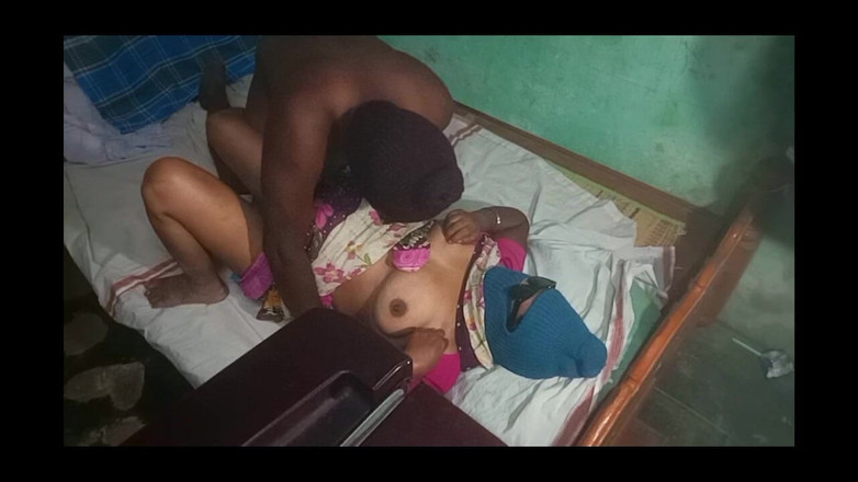 Priyanka314: Індійська гаряча мамка з великими цицьками трахає леді