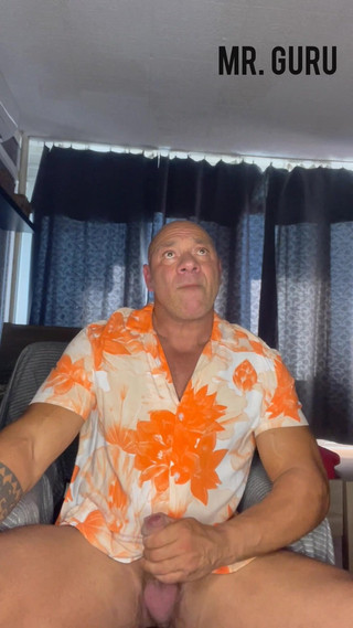 Mr. Guru: Mrguru seksi vücut geliştirmeci evde mastürbasyon yapıyor