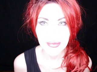 Lady Mesmeratrix Official: Siyah çizmeli kızıl saçlı İtalyan sahibe seni aşağılıyor