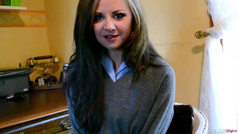 College Uniform: In grigio con tamsin k