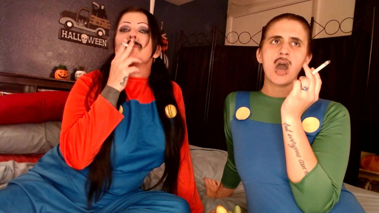 Abby Anna: Halloween cosplay, escapada de humo