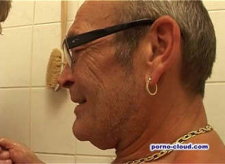 Porno Cloud: Stiefmutter und stiefvater im badezimmer