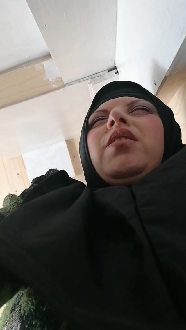 My Husband Is on Top of the Apartment, and My Lover Is Fucking Me Downstairs in a Cold Basement. (Asisa uz)