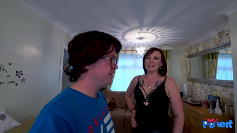 Nerd Pervert: Cleo Summers - cazzo e sborra per pranzo