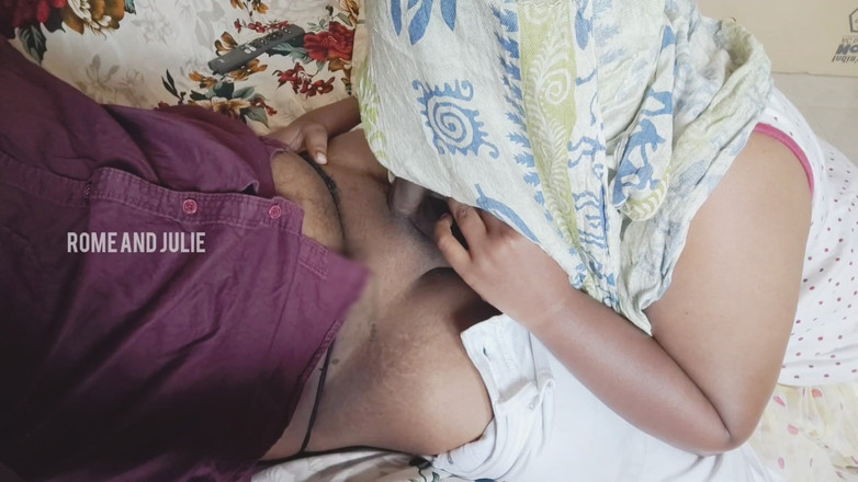 Bad boy rome: Mijn stiefmoeder zuigt aan mijn pik in Tamil