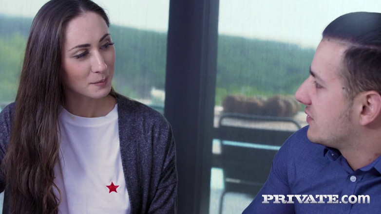 Private.com: Aruna Aghora învață franceza cu profesorul ei sexy Anthony Gaultier