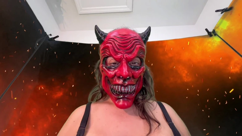 VeeVee Vixen: Scary Demon Whipped Tits