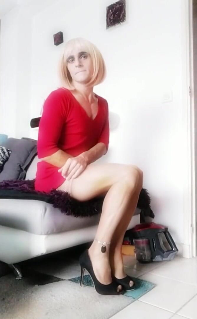 Faustine: Travesti kırmızı elbise yüksek topuklu çorap