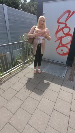 Annabelle Rogers: Se exibindo na Alemanha!