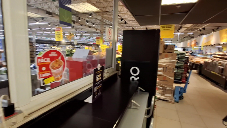 Lukas Zaad: शहर में रात की चुदाई: वह चमकती है और पार्क में लंड लेती है!