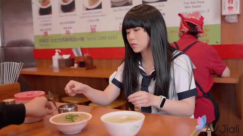 AV Jiali: Ein sexy taiwanesisches schätzchen ist im park und wird von...