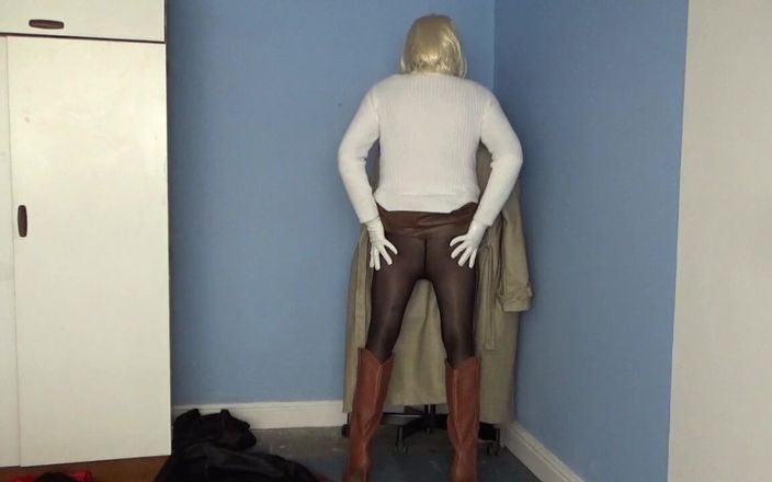 Leather Kirsten: Leather Kirsten