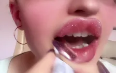 립 글로스 키스.