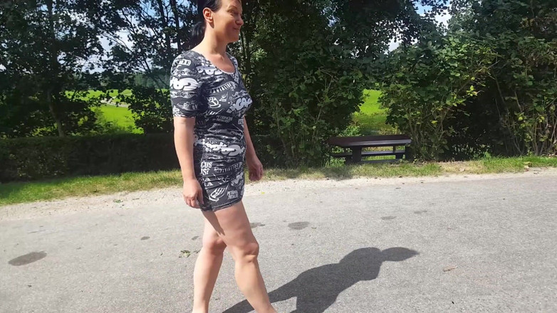 Yvette xtreme: Dziewczyna na bosaka na ulicy
