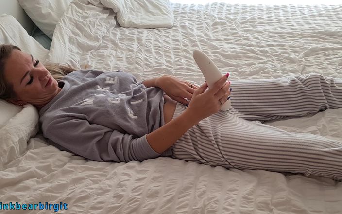 Pinkbearbirgit: Sihirli değnekli orta yaşlı seksi kadın