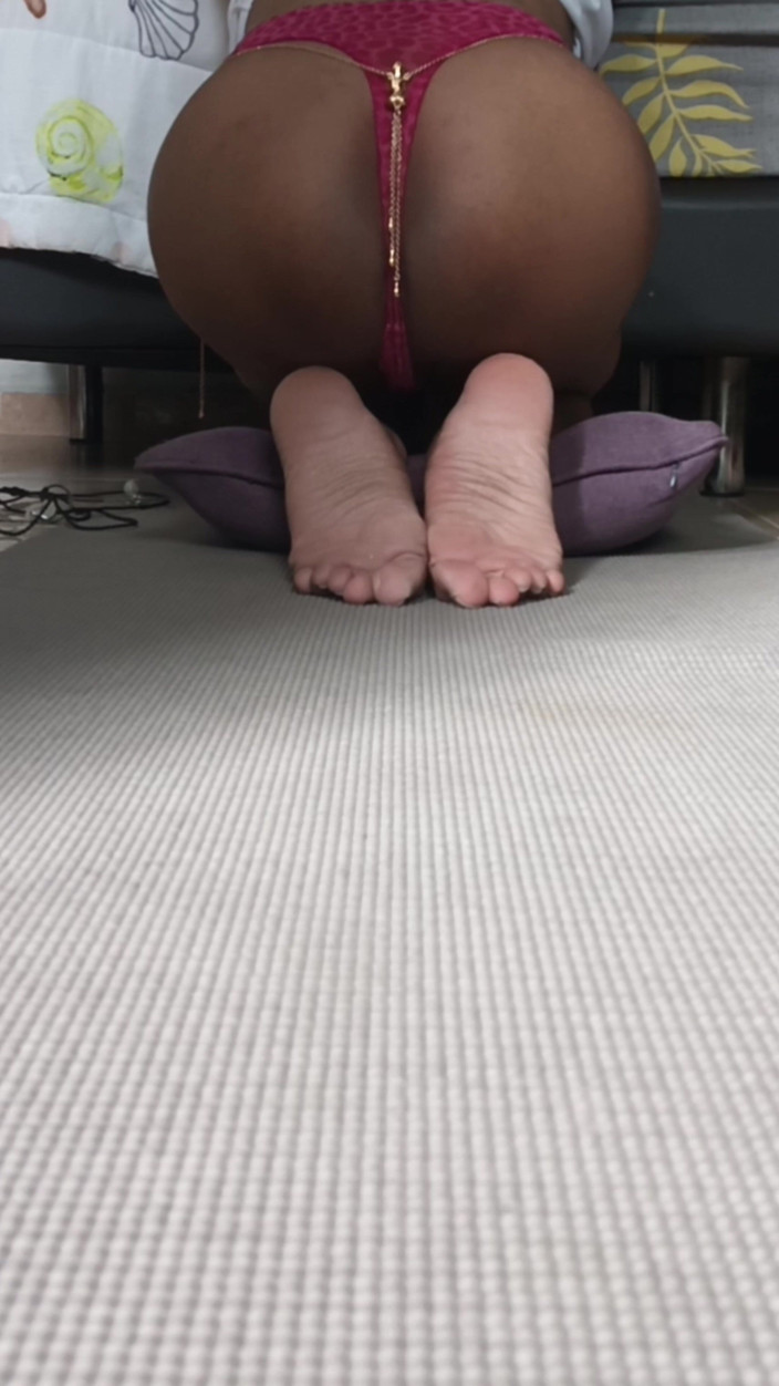 Ombunny: TS Domme Mat Duty POV: Kneeling Rear Worship with Bare...