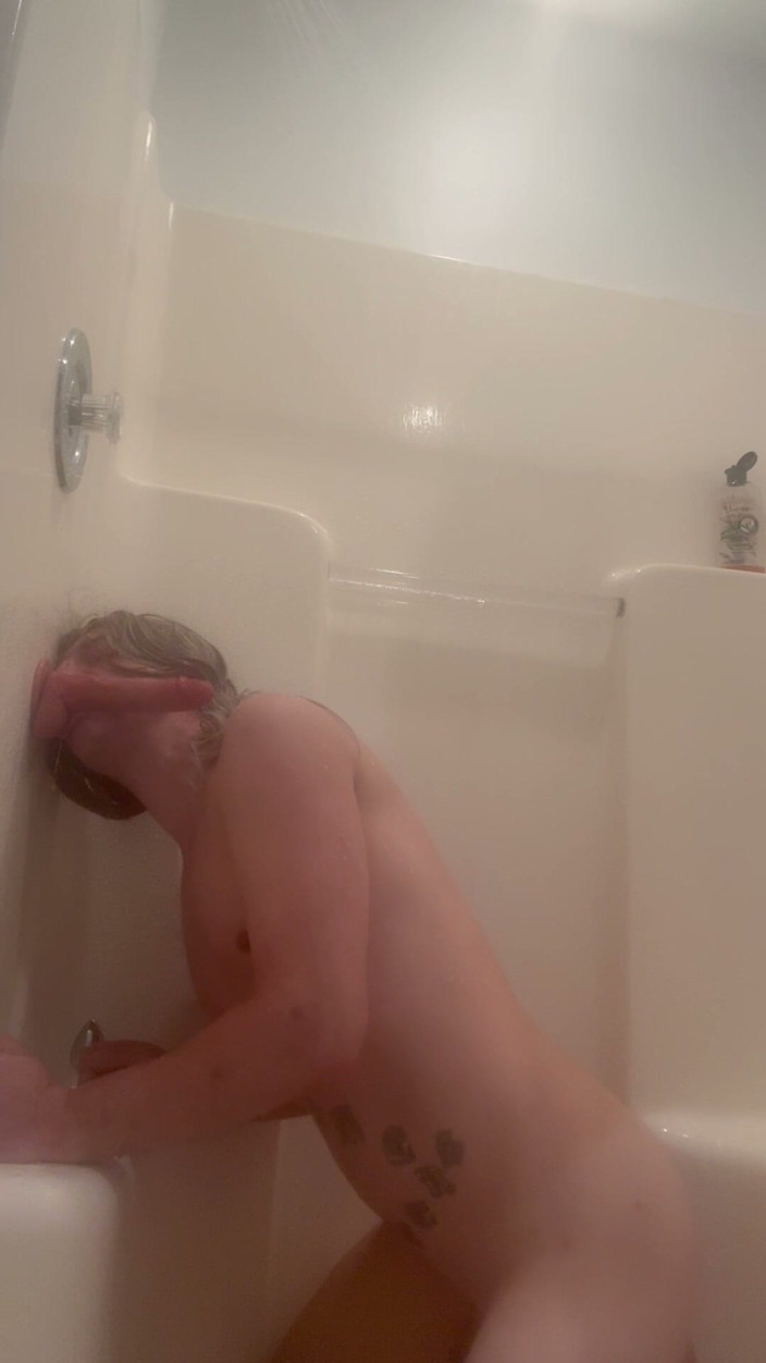 Kinky39: Shower Plug and Anal Toys