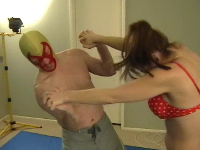 KO Entertainment: Scorpion Club 5., Alexis Vs. il mauler mascherato