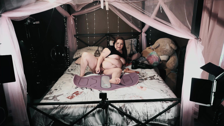 SexyNEBBW: Big belly, even bigger dildo