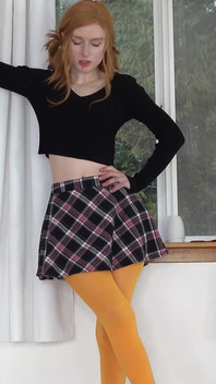 Külotlu ve külotlu çorapla işiyor