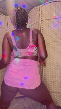 Bad Bitch Dancing to Her Rap Hip Hop Songs