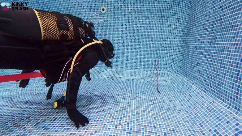 UKCuteGirl Lucy Lauren: Distracted Underwater: Toys Locked in During Dive