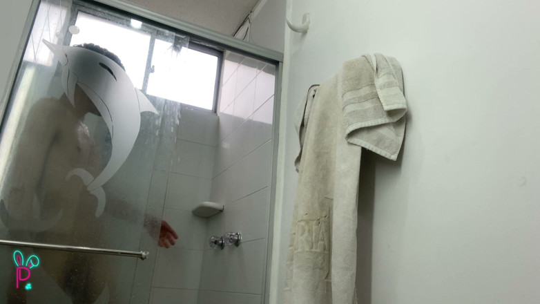 Isak pervert: Huge Hairy Cock of 22cm Well Shaved After the Shower