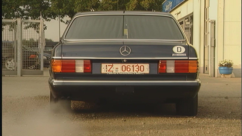 EroticPlanet XXX: Si jalang blonde miang dengan tetek palsu besar-besaran dikongkek gangbang...