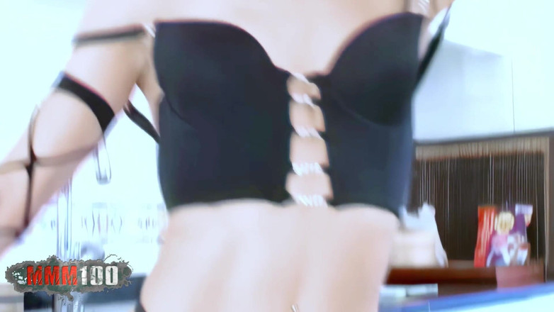 MMM100: 부엌에서 옷을 벗는 Angie Kiss 포르노 스타 젊은 빨간 머리 앤지 키스