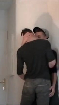 Un frmiante gay baise un mec curieux de Seyx Yougn Straigth