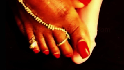 The Goddess Simone: Foot masturbation tease