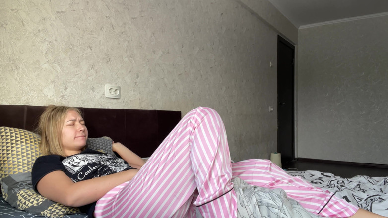 Stacy_via: My Stepmom Was Left Alone at Home and Cummed 2 Times