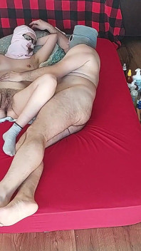 Preliminari romantici coppia amatoriale. Coppia amatoriale sesso bollente, figa pelosa, culo grosso, grandi tette.